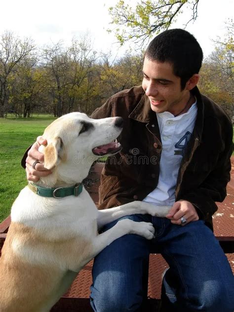 hombre follando a su perrita